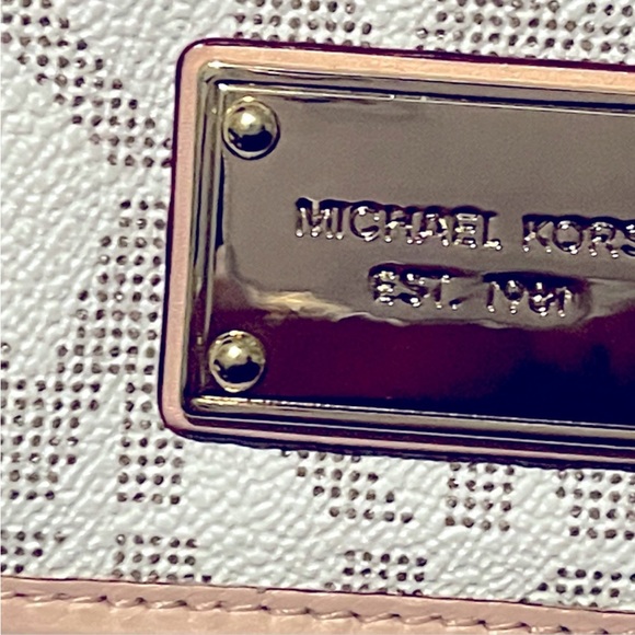 2023 Sale 💕 Michael Kors Monogram Clutch - Picture 5 of 5